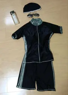スポーツ用水着　キャップ、ゴーグル付き