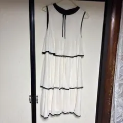 アイボリー ノースリーブ ティアードワンピース