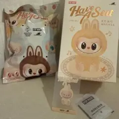 Labubu Have A Seat キーホルダー　SISI ラブブ