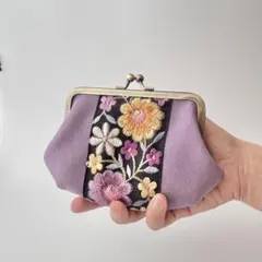 ハンドメイド　手刺繍　がま口ポーチ☆楽一番です 連続模様の繊細なクロスステッチ刺繍が魅力 大きめリネンがま口ポーチ 財布・ケース・小物入れ