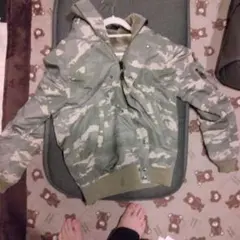 AVIREX迷彩フード付きフライトージャケット