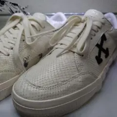 OFF-WHITE ヘビ柄クリーム色レザースニーカーのサムネイル
