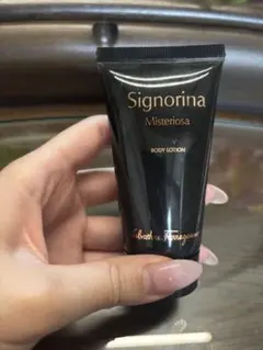 Salvatore Ferragamo Signorina ボディローションのサムネイル