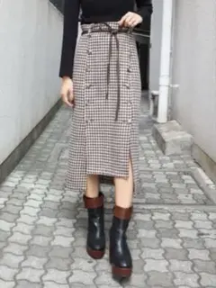 ムルーア　MURUA ボタンスリットIラインスカート