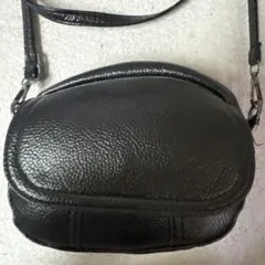 黒い合成皮革ショルダーバッグ