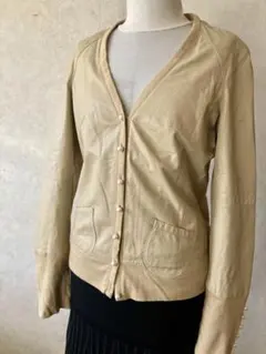 ベージュ レザー ノーカラージャケット