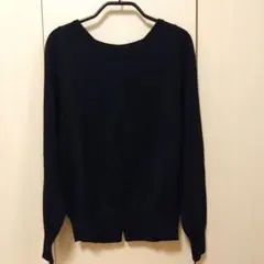 黒のVネック長袖カーディガン