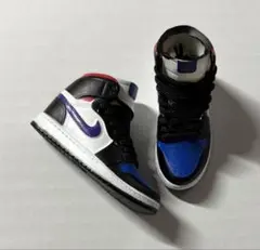 1/6 スケールのエアジョーダンっぽいのスニーカーフィギュア　赤　黒　青