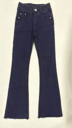 ブーツカットデニム　レディースファッション