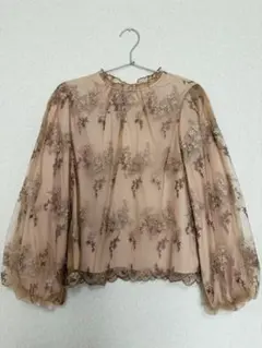 【mysty woman】花柄刺繍チュールブラウス ベージュのサムネイル