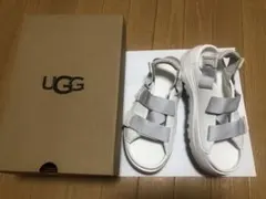 UGG STRATUS アグ ストラップサンダル ホワイト　24cm 厚底