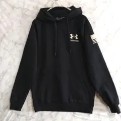 A247　UNDERARMOUR　スウェットパーカ　SM　黒　バック絵　US古着