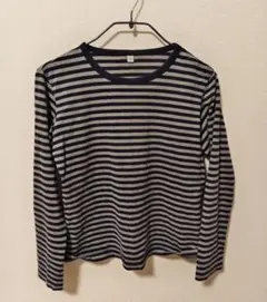 UNIQLO長袖クルーネックのTシャツです。素材は柔らかなコットン