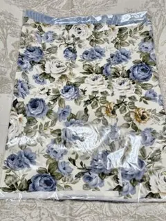 ブルーホワイト花柄×水色モアレ