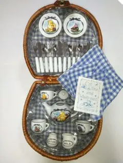 ディズニー　クラシックプー　陶器　ミニチュア　ティーセット