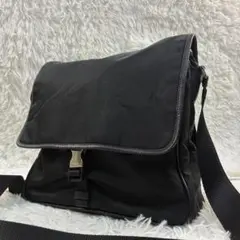 PRADA ショルダーバッグ 三角ロゴ 黒のサムネイル