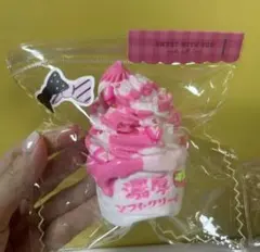 濃厚ソフトクリーム スクイーズ 濃いいちご 期間限定セール