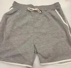 グレー ショートパンツ