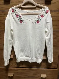 And Couture 花柄刺繍 長袖ニット ホワイトのサムネイル