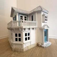シルバニアファミリー えんとつのある白いお家　2階建て　リアル塗装リペイント