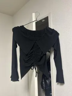 オフショルダー ブラック トップス