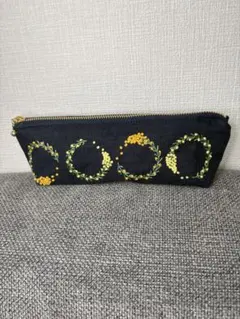 ハンドメイド　ミモザ柄刺繍ポーチ