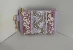 ✨インド刺繍リボン✨ラベンダーチャーム付き✨パールビーズがお洒落 なポーチ