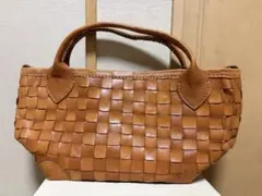 ロビタ　編み込みレザートートバッグ チャーム付き