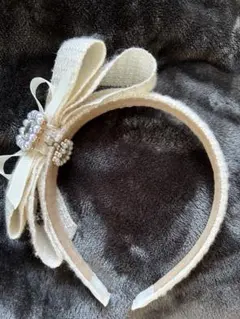 ホワイト　リボンカチューシャ