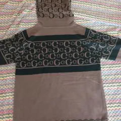 ロゴ入りブラウンニットセーター