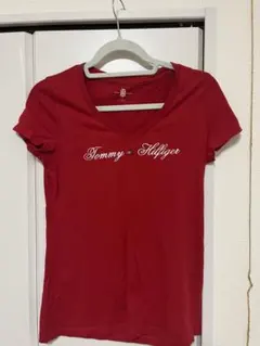 Tommy Hilfiger レッド Vネック 半袖Tシャツ