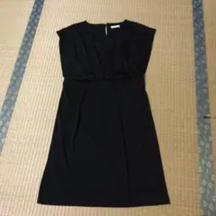 a.v.v standard 黒 VネックMサイズ 膝丈ワンピースのサムネイル