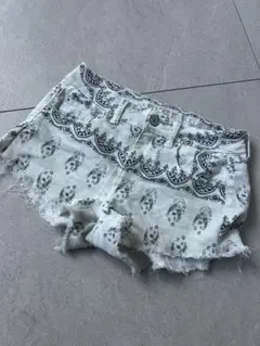 American Eagle Outfitters ペイズリーショートパンツ