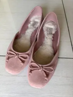 UGG スエード リボン フラットシューズ ピンクのサムネイル