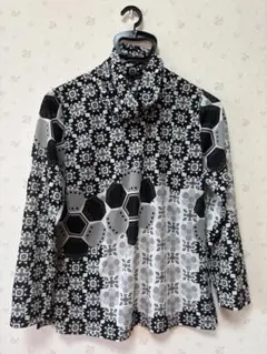 幾何学模様タートルネック長袖トップス　⭐︎ハンドメイド☆