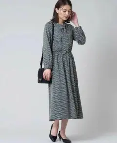美品 UNTITLED 定価2.4万 総柄 洗える ボウタイ ロングワンピース