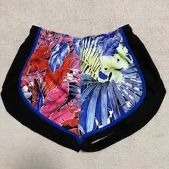 Nike DRI-FIT ナイキ　ランパントロピカルショートパンツ レディース