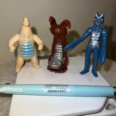 9*番様 レア　ウルトラマンシリーズ 怪獣 フィギュア 3体セット
