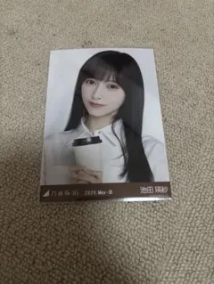 池田瑛紗 乃木坂46 生写真　白シャツ　スキニーデニム　ヨリ