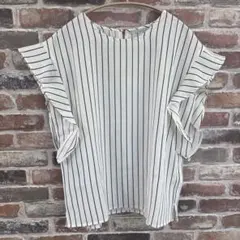 ストライプ フリル袖 ノースリーブ　シャツ　ブラウス