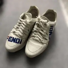 Fendi × fila ホワイト スニーカー ロゴ入り