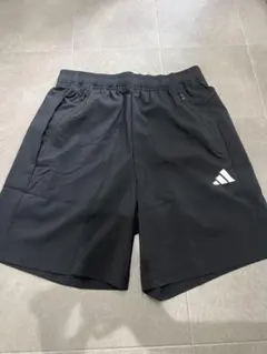 新品未着用　adidas 黒 ショートパンツ ジッパーポケット付き