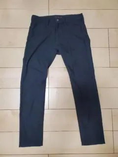 センスオブプレイスアーバンリサーチ　ダークグレーパンツ