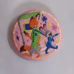 ディズニー　刺繍缶バッチ2　缶バッジ　ズートピア　ニック　ジュディー