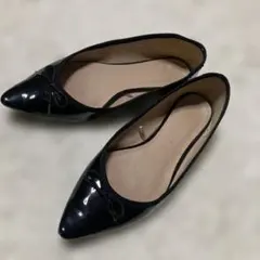 ブラックポインテッドトゥ　エナメル　パンプス M