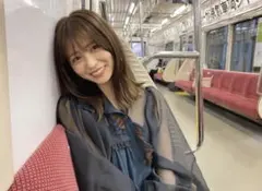 長濱ねる着用 kolor docking see through blouse