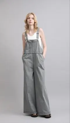 新品、未使用！SACRA デニムサロペットのサムネイル