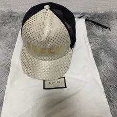美品】GUCCI グッチ メタルロゴ キャップ 白 M 58cm⁠ - メルカリ
