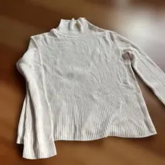 GUアイボリー リブ編み タートルネックセーター