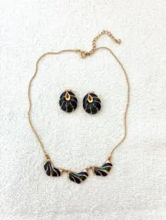 ネックレスとイヤリングセット